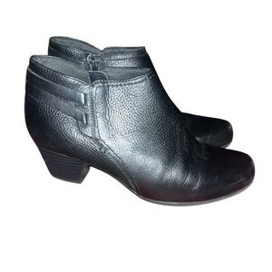Women’s 8.5 Clarks Collection Valarie 2 Ashly Black Leather Ankle Booties